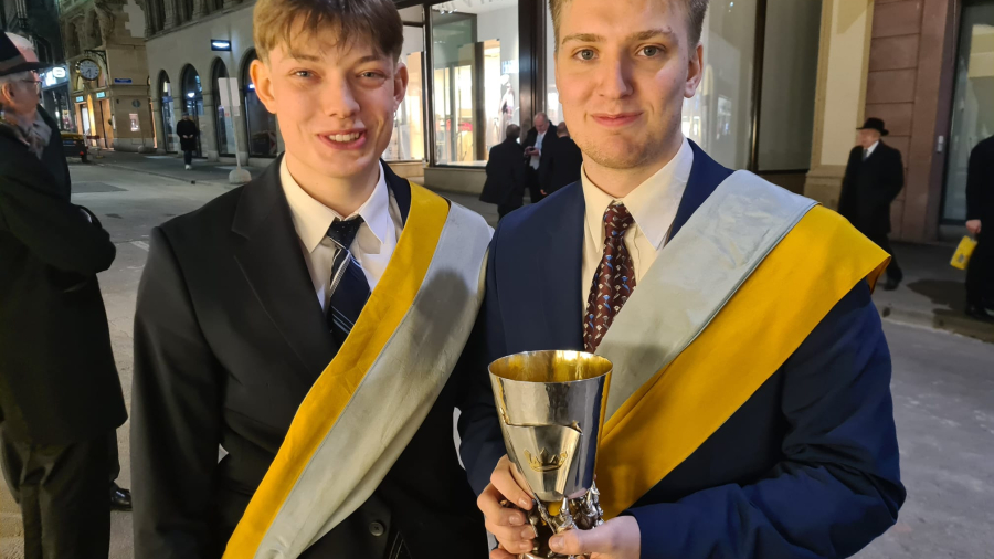 Amaury und Aurèle Schaub als Bannergarde